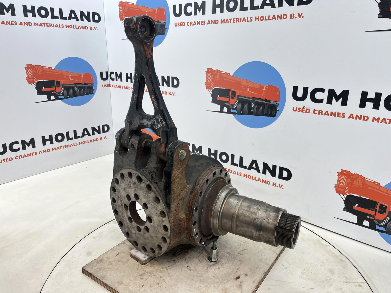 Grove GMK Steering knuckle 16 holes - Steering knuckle for Mobile crane: picture 3 Grove GMK Steering knuckle 16 holes - Steering knuckle for Mobile crane: picture 3