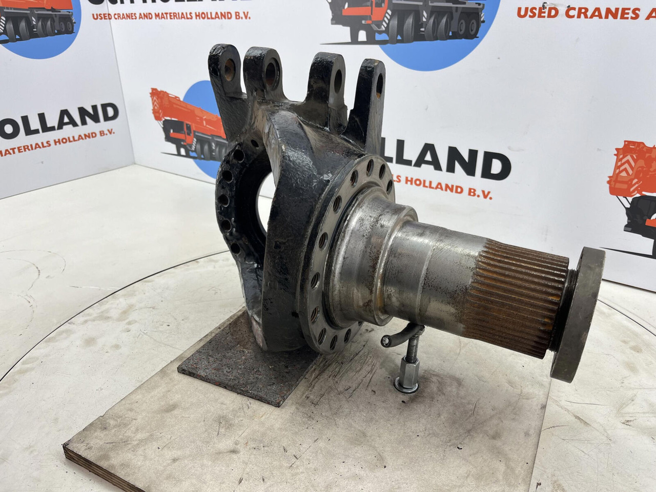 Grove GMK Steering knuckle 16 holes - Steering knuckle for Mobile crane: picture 3 Grove GMK Steering knuckle 16 holes - Steering knuckle for Mobile crane: picture 3