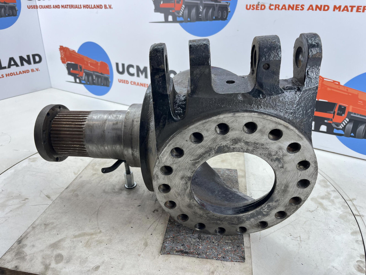 Grove GMK Steering knuckle 16 holes - Steering knuckle for Mobile crane: picture 4 Grove GMK Steering knuckle 16 holes - Steering knuckle for Mobile crane: picture 4