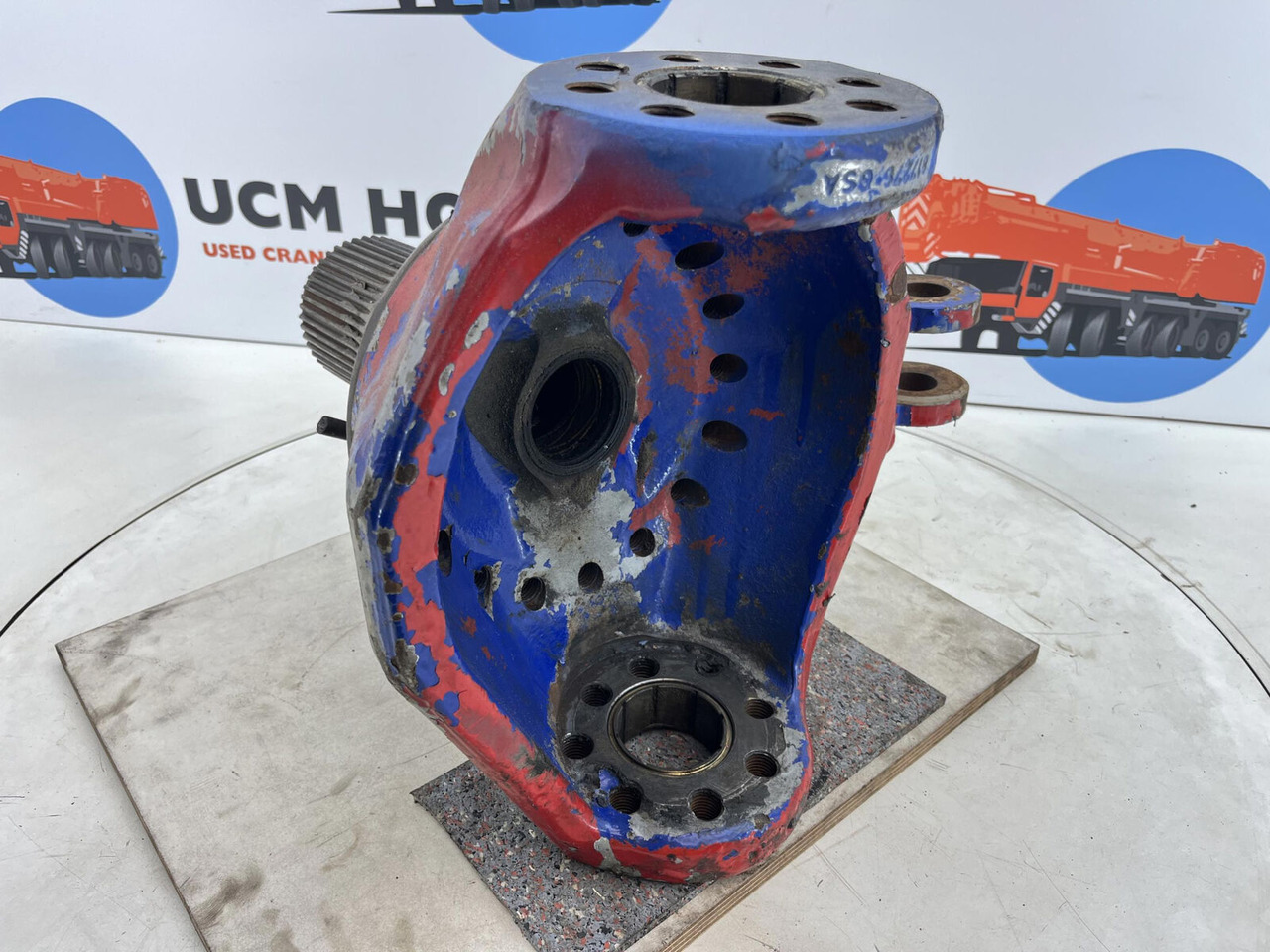 Kessler steering knuckle 16 holes with bracket - Steering knuckle for Mobile crane: picture 4 Kessler steering knuckle 16 holes with bracket - Steering knuckle for Mobile crane: picture 4