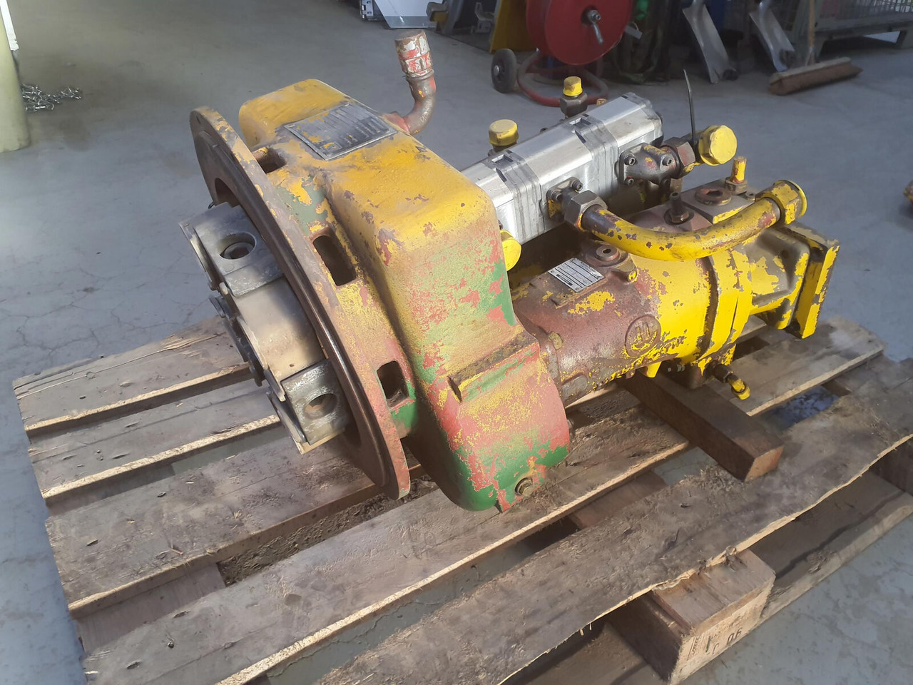 Krupp 70 GMT distributor gear box with pump set - Hydraulic pump for Mobile crane: picture 3 Krupp 70 GMT distributor gear box with pump set - Hydraulic pump for Mobile crane: picture 3