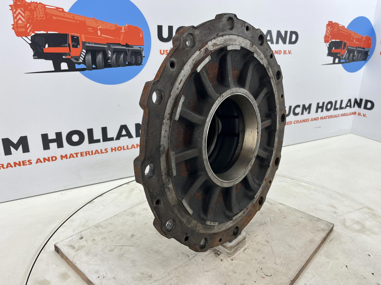 Krupp KMK 3045 Megatrak wheel hub - Wheel hub for Crane: picture 2 Krupp KMK 3045 Megatrak wheel hub - Wheel hub for Crane: picture 2