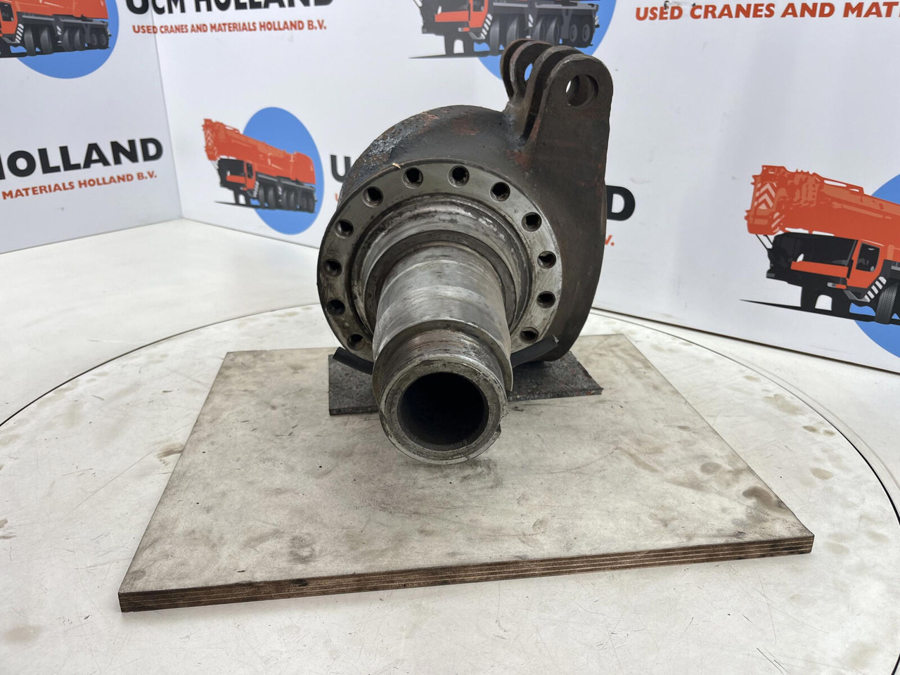 Krupp KMK 3045 Steering knuckle 16 holes - Steering knuckle for Mobile crane: picture 2 Krupp KMK 3045 Steering knuckle 16 holes - Steering knuckle for Mobile crane: picture 2