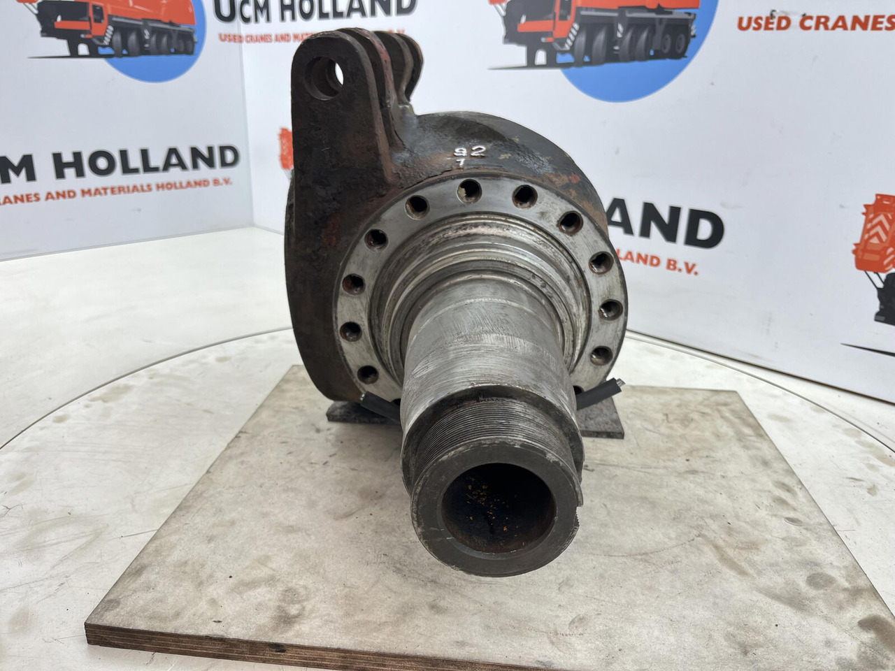 Krupp KMK 3045 Steering knuckle 16 holes - Steering knuckle for Mobile crane: picture 2 Krupp KMK 3045 Steering knuckle 16 holes - Steering knuckle for Mobile crane: picture 2