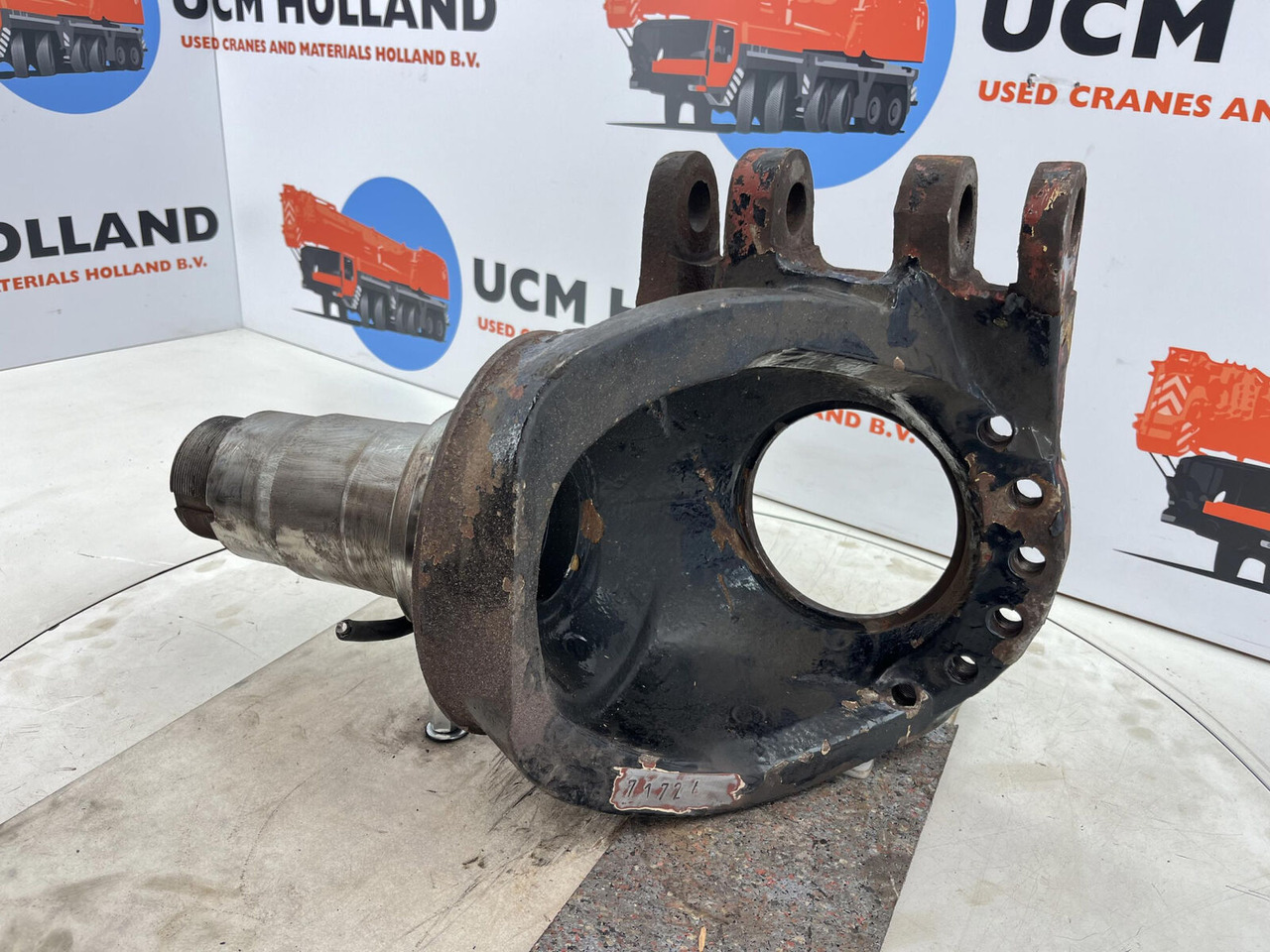Krupp KMK 3045 Steering knuckle 16 holes - Steering knuckle for Mobile crane: picture 4 Krupp KMK 3045 Steering knuckle 16 holes - Steering knuckle for Mobile crane: picture 4
