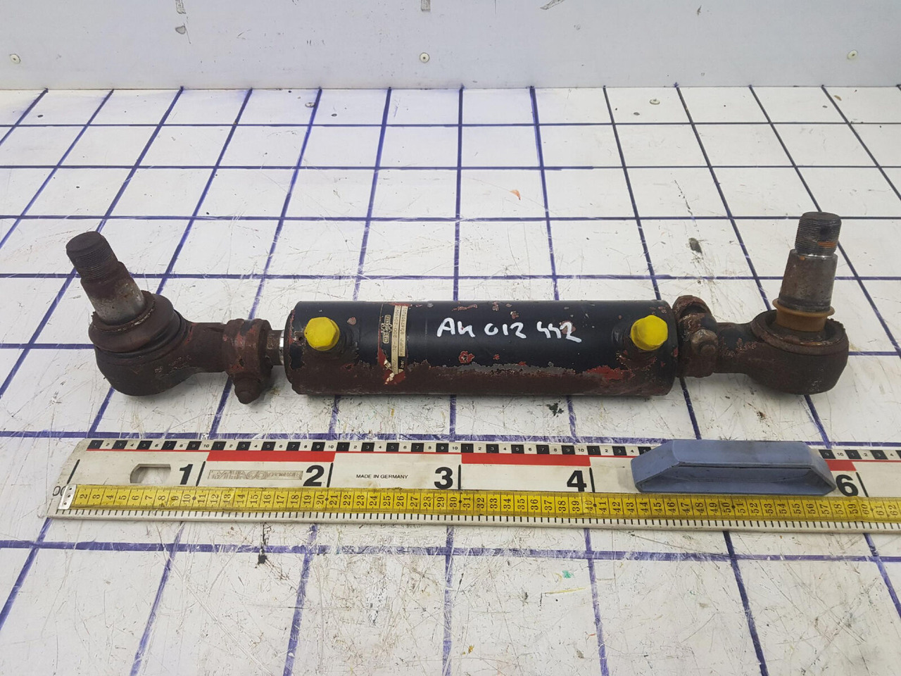 Krupp KMK 3045 steering cylinder - Hydraulic cylinder for Mobile crane: picture 1 Krupp KMK 3045 steering cylinder - Hydraulic cylinder for Mobile crane: picture 1