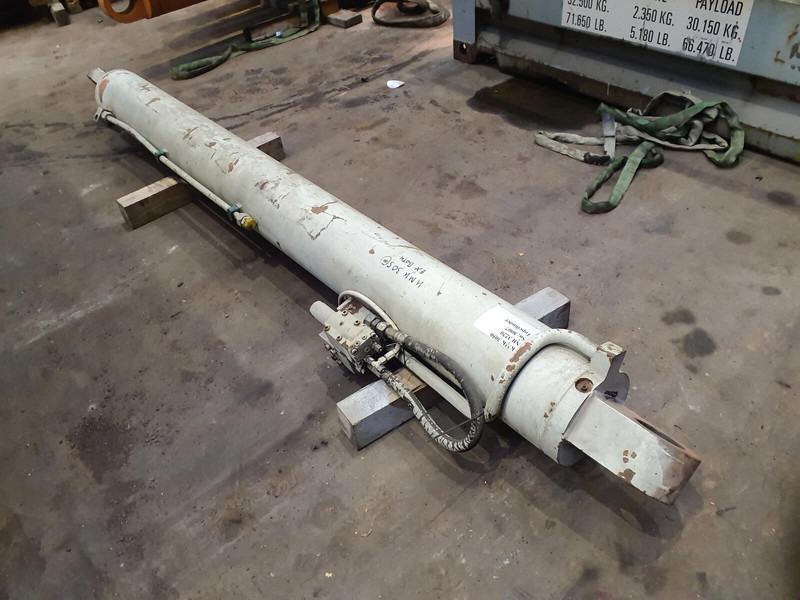 Krupp KMK 3050 Boom cylinder - Hydraulic cylinder for Crane: picture 3 Krupp KMK 3050 Boom cylinder - Hydraulic cylinder for Crane: picture 3