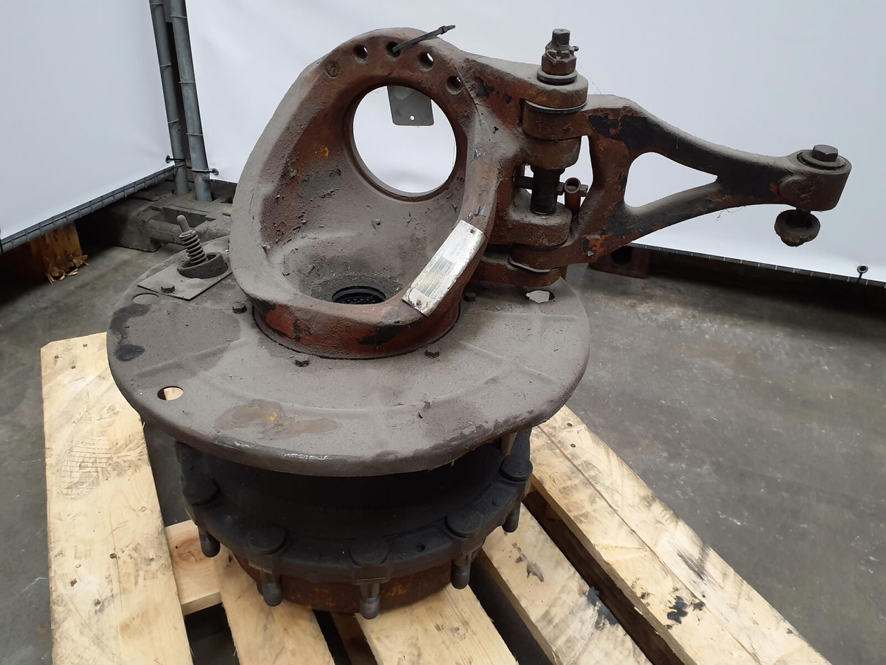 Krupp KMK 4070 Megatrak axle housing - Steering knuckle for Mobile crane: picture 1 Krupp KMK 4070 Megatrak axle housing - Steering knuckle for Mobile crane: picture 1