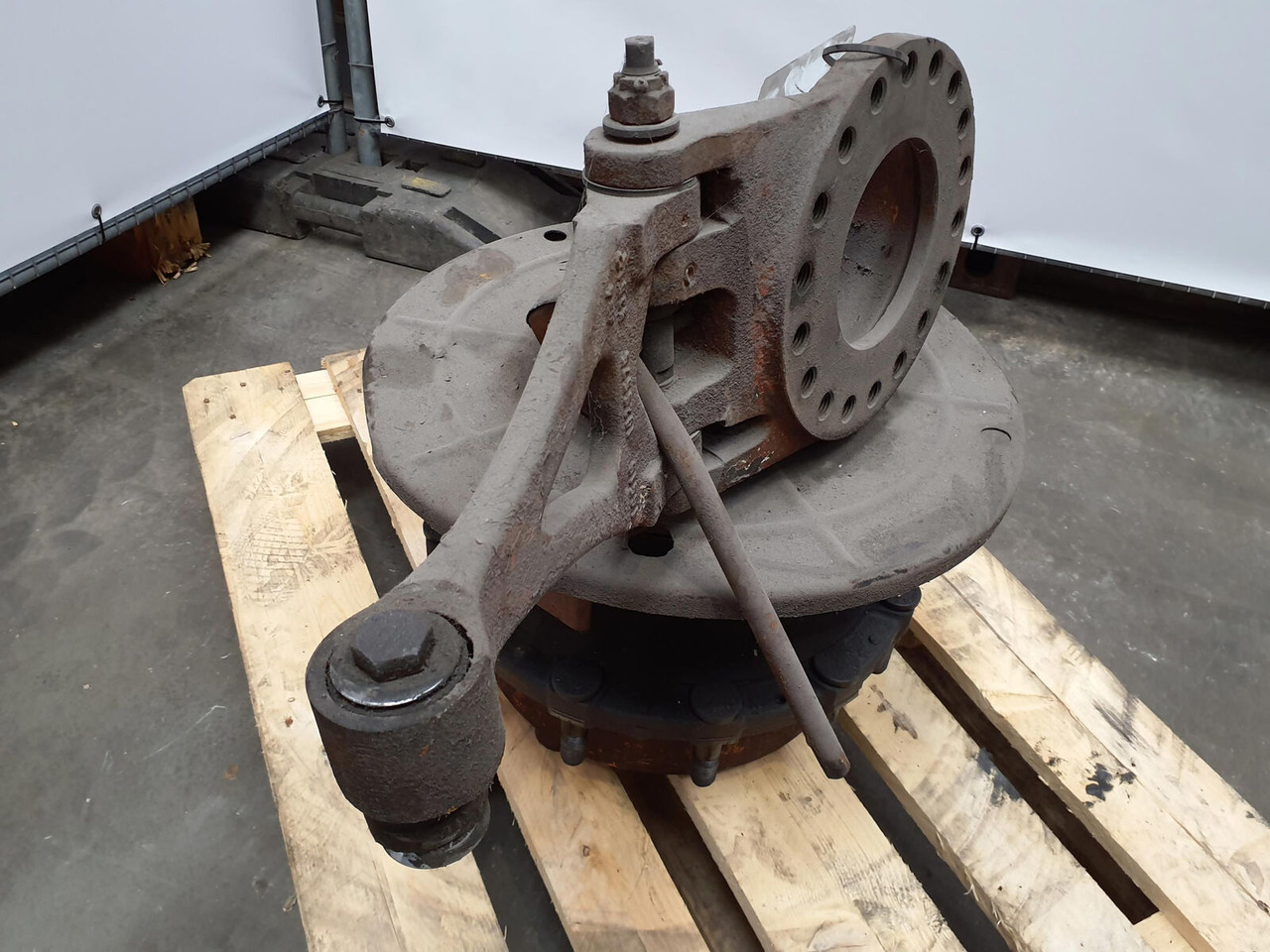 Krupp KMK 4070 Megatrak axle housing - Steering knuckle for Mobile crane: picture 4 Krupp KMK 4070 Megatrak axle housing - Steering knuckle for Mobile crane: picture 4