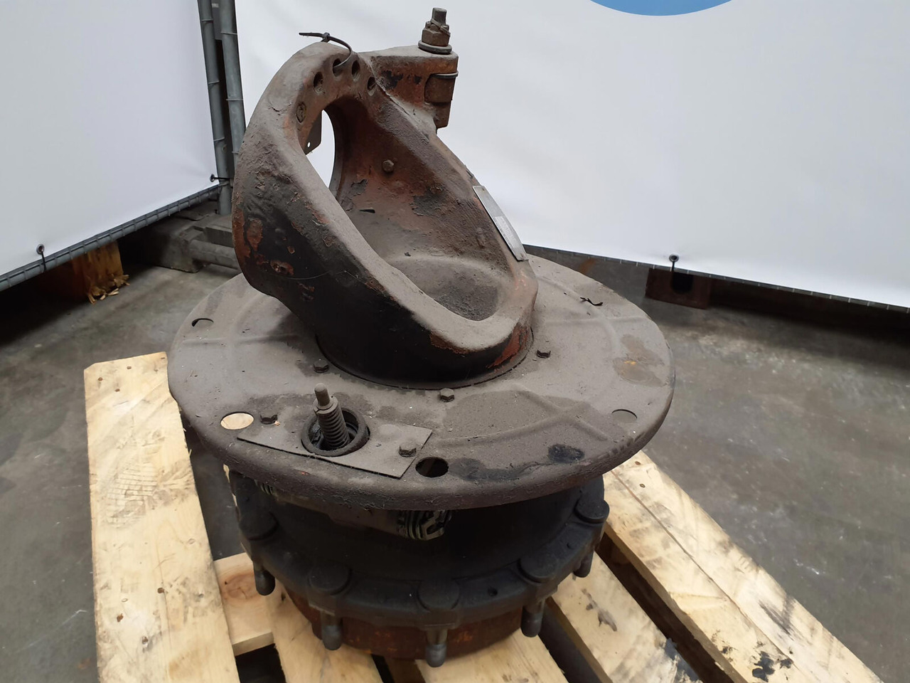 Krupp KMK 4070 Megatrak axle housing - Steering knuckle for Mobile crane: picture 2 Krupp KMK 4070 Megatrak axle housing - Steering knuckle for Mobile crane: picture 2
