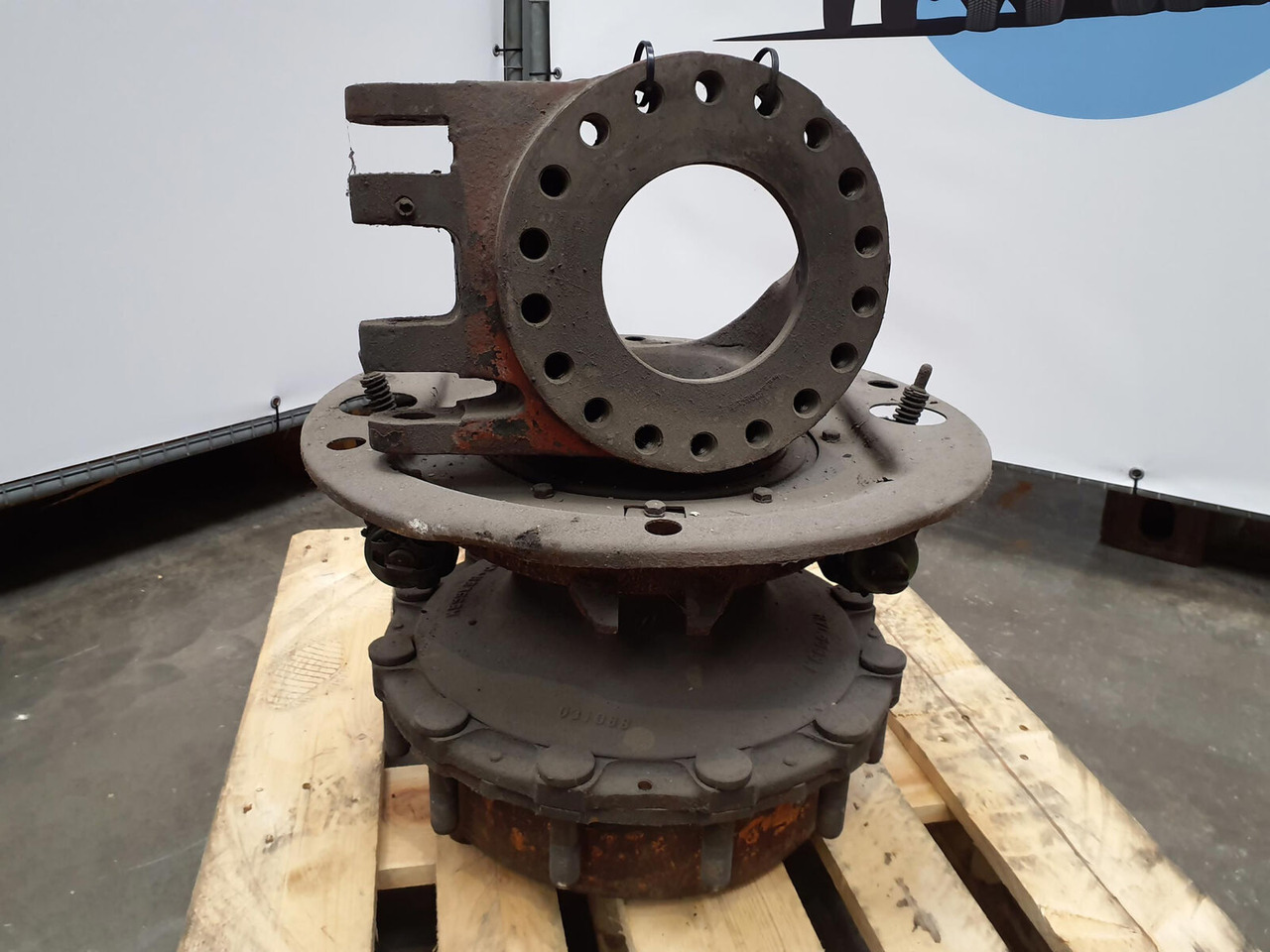 Krupp KMK 4070 Megatrak axle housing - Steering knuckle for Mobile crane: picture 4 Krupp KMK 4070 Megatrak axle housing - Steering knuckle for Mobile crane: picture 4