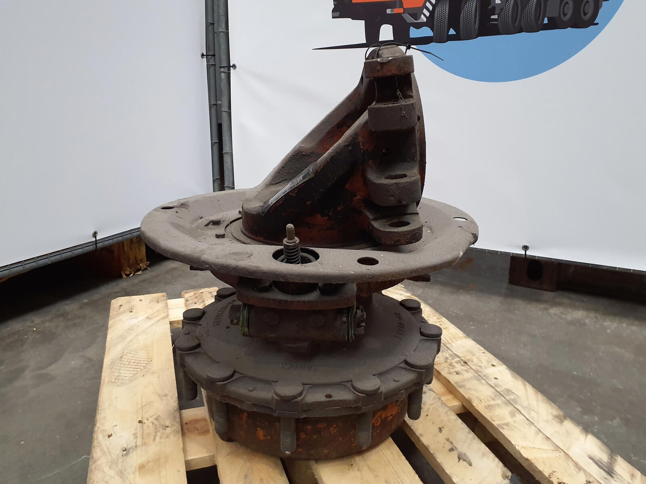 Krupp KMK 4070 Megatrak axle housing - Steering knuckle for Mobile crane: picture 3 Krupp KMK 4070 Megatrak axle housing - Steering knuckle for Mobile crane: picture 3