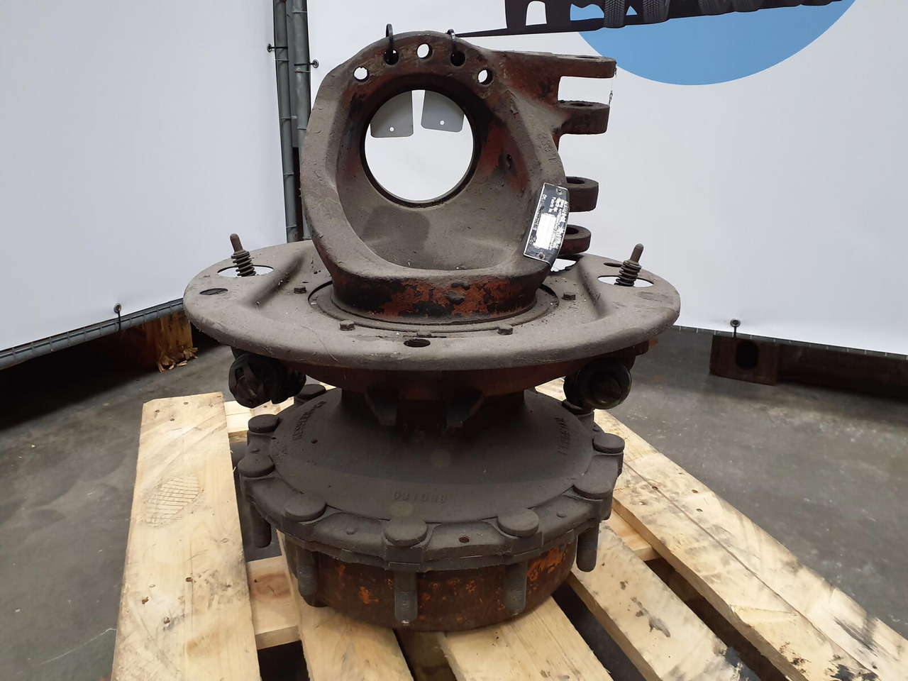 Krupp KMK 4070 Megatrak axle housing - Steering knuckle for Mobile crane: picture 2 Krupp KMK 4070 Megatrak axle housing - Steering knuckle for Mobile crane: picture 2