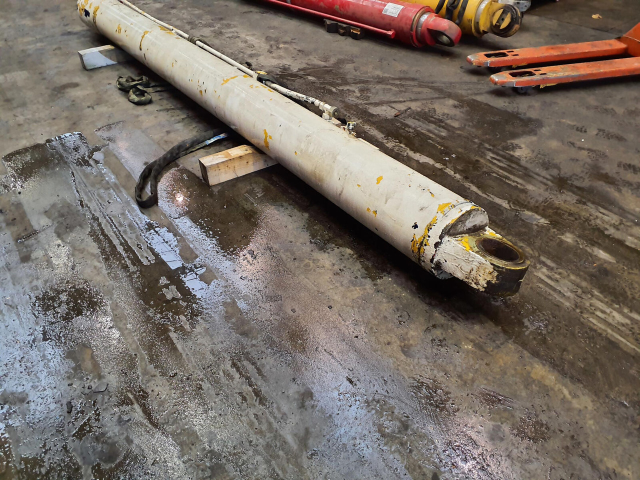 Krupp KMK 4070 boom cylinder - Hydraulic cylinder for Mobile crane: picture 3 Krupp KMK 4070 boom cylinder - Hydraulic cylinder for Mobile crane: picture 3