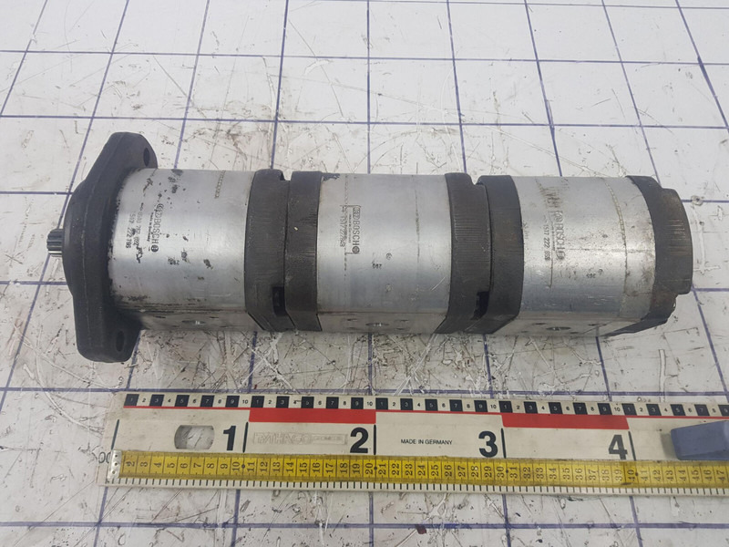 Krupp KMK 4070 three way gear pump - Hydraulic pump for Crane: picture 1 Krupp KMK 4070 three way gear pump - Hydraulic pump for Crane: picture 1