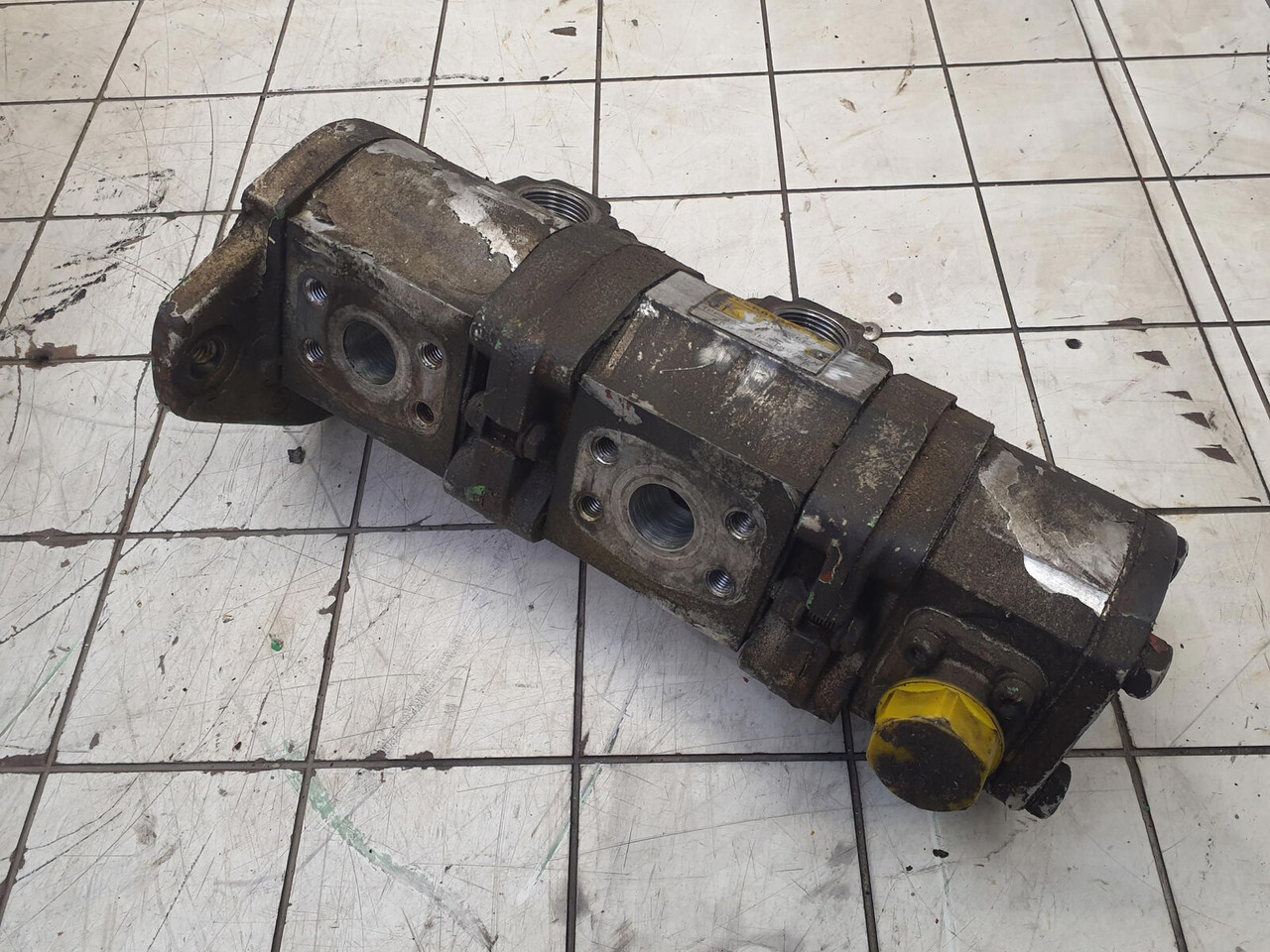 Krupp KMK 5100 3 way gear pump - Hydraulic pump for Mobile crane: picture 2 Krupp KMK 5100 3 way gear pump - Hydraulic pump for Mobile crane: picture 2