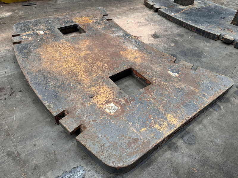 Krupp KMK 5160 counterweight 4,9 ton - Counterweight for Construction machinery: picture 3 Krupp KMK 5160 counterweight 4,9 ton - Counterweight for Construction machinery: picture 3
