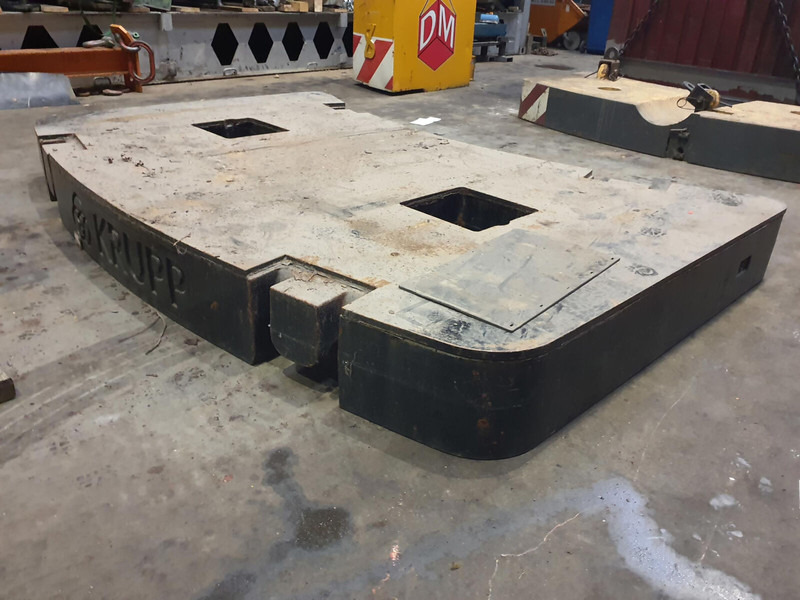 Krupp KMK 5160 counterweight 9,5t - Counterweight for Construction machinery: picture 1 Krupp KMK 5160 counterweight 9,5t - Counterweight for Construction machinery: picture 1