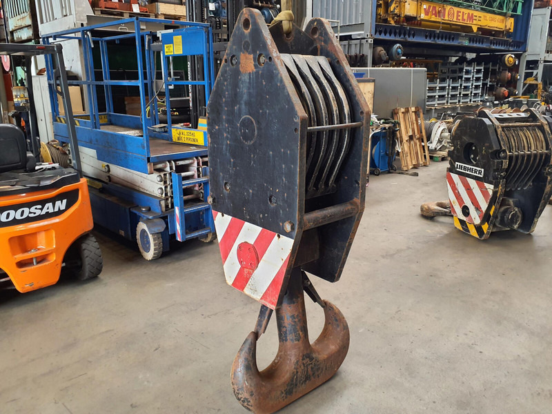 Liebherr Hookblock 23mm 5 sheave 100T - Loader crane: picture 1 Liebherr Hookblock 23mm 5 sheave 100T - Loader crane: picture 1
