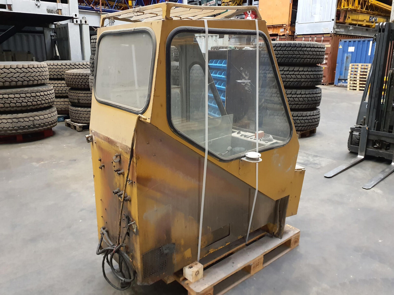 Liebherr LT 1120 upper cabin - Cab for Mobile crane: picture 3 Liebherr LT 1120 upper cabin - Cab for Mobile crane: picture 3