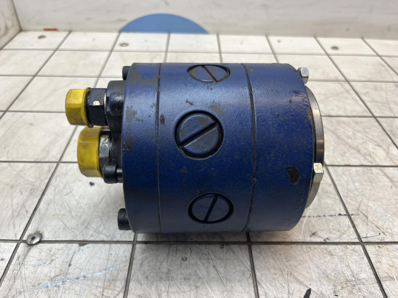 Liebherr LTM 1030-2 emergency steering pump - Hydraulic pump for Mobile crane: picture 2 Liebherr LTM 1030-2 emergency steering pump - Hydraulic pump for Mobile crane: picture 2