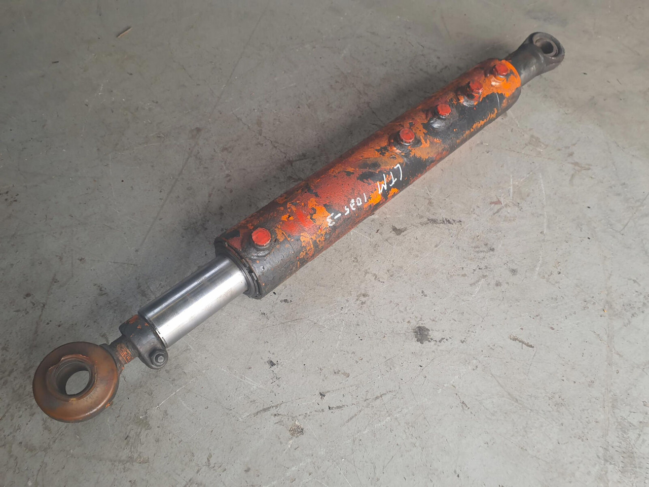 Liebherr LTM 1035 LTM 1025 steering locking cylinder - Hydraulic cylinder for Mobile crane: picture 2 Liebherr LTM 1035 LTM 1025 steering locking cylinder - Hydraulic cylinder for Mobile crane: picture 2