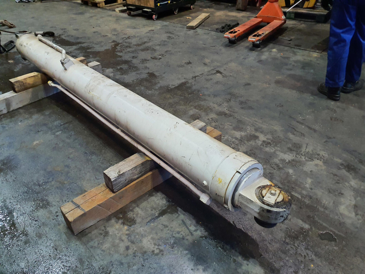 Liebherr LTM 1045-3.1 boom cylinder - Hydraulic cylinder for Mobile crane: picture 1 Liebherr LTM 1045-3.1 boom cylinder - Hydraulic cylinder for Mobile crane: picture 1