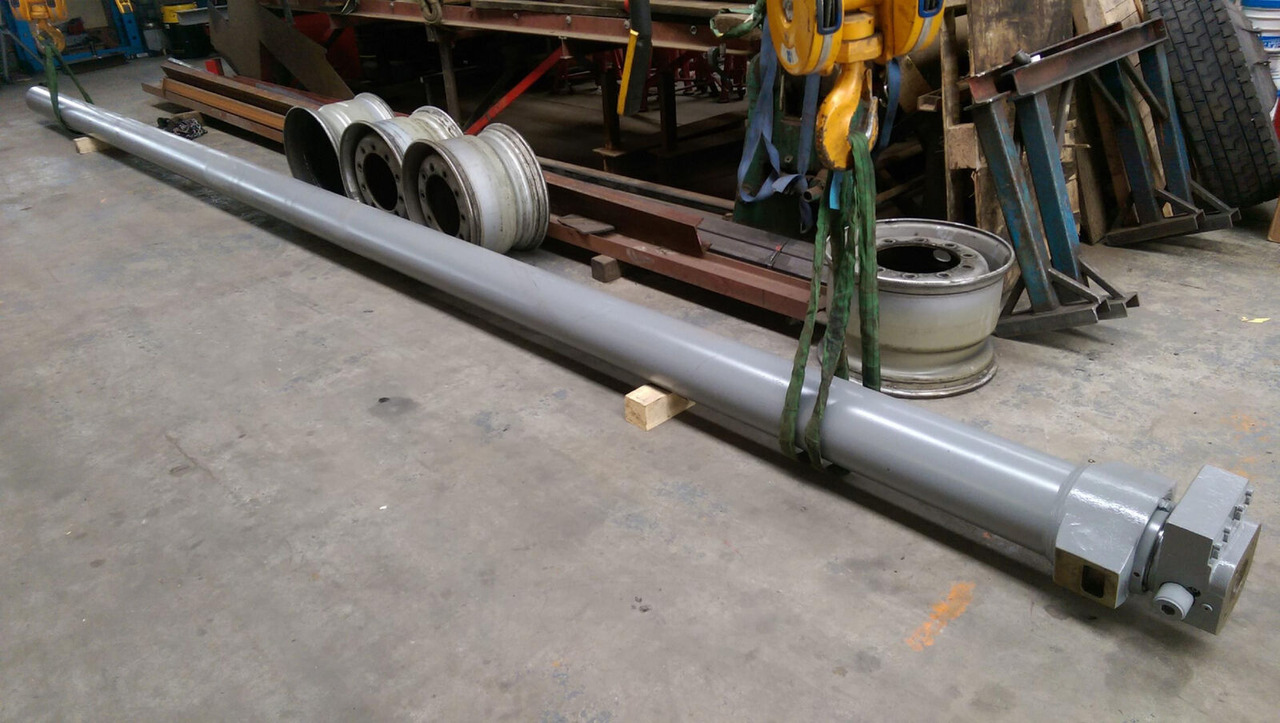 Liebherr LTM 1045-3.1 telescopic cylinder single - Hydraulic cylinder for Mobile crane: picture 1 Liebherr LTM 1045-3.1 telescopic cylinder single - Hydraulic cylinder for Mobile crane: picture 1