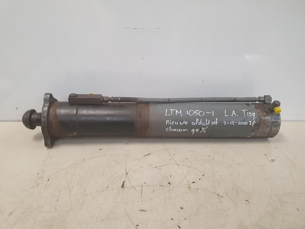 Liebherr LTM 1050-1 outrigger support cylinder rear - Hydraulic cylinder for Crane: picture 2 Liebherr LTM 1050-1 outrigger support cylinder rear - Hydraulic cylinder for Crane: picture 2