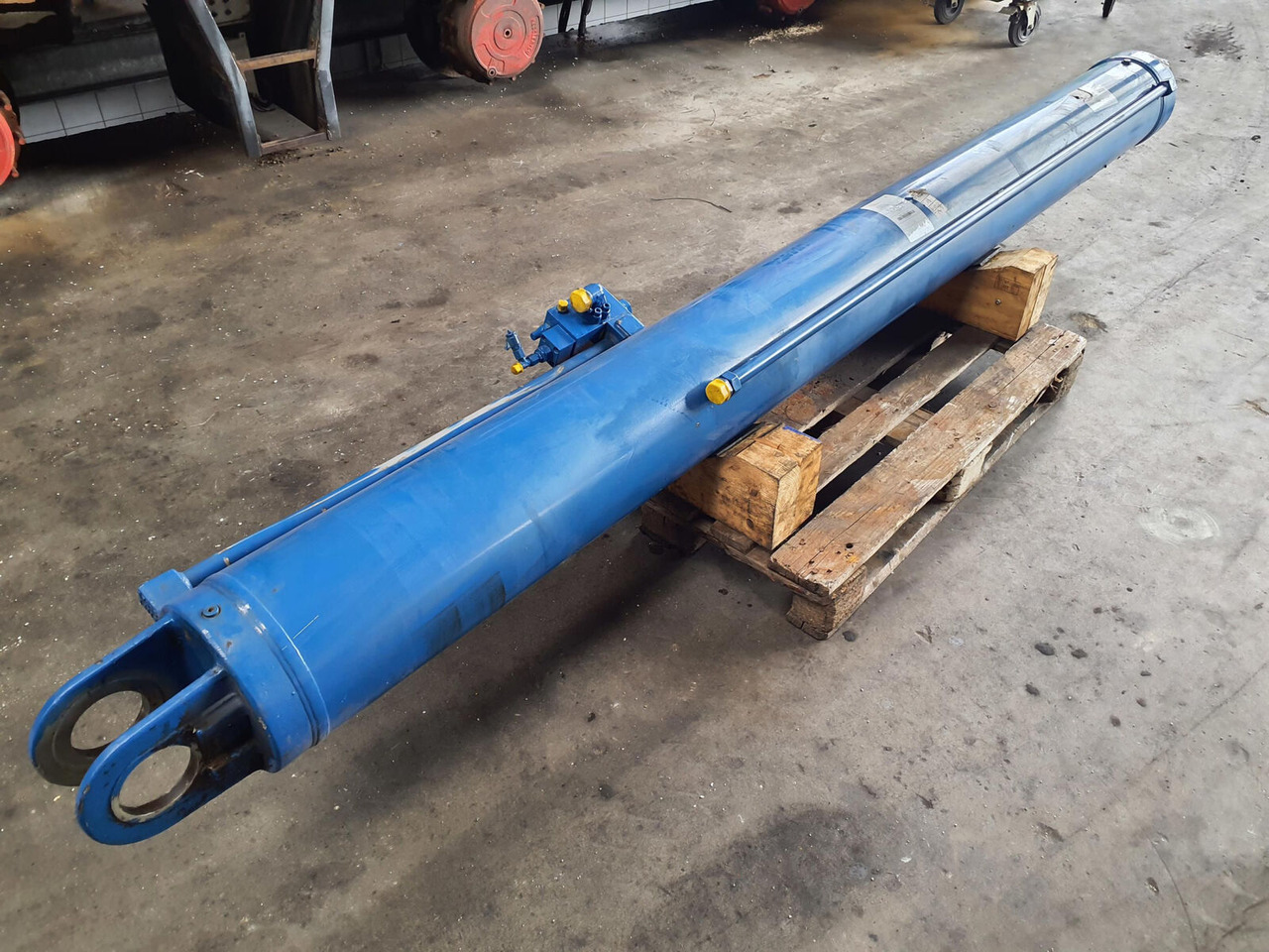 Liebherr LTM 1050-3.1 boom cylinder - Hydraulic cylinder for Crane: picture 4 Liebherr LTM 1050-3.1 boom cylinder - Hydraulic cylinder for Crane: picture 4