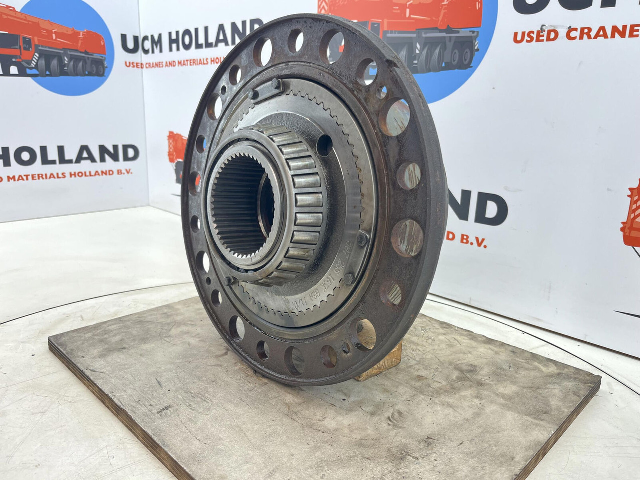 Liebherr LTM 1055-3.2 planetary gear 21-21-63-40-3pl-127H-46 - Final drive for Mobile crane: picture 3 Liebherr LTM 1055-3.2 planetary gear 21-21-63-40-3pl-127H-46 - Final drive for Mobile crane: picture 3