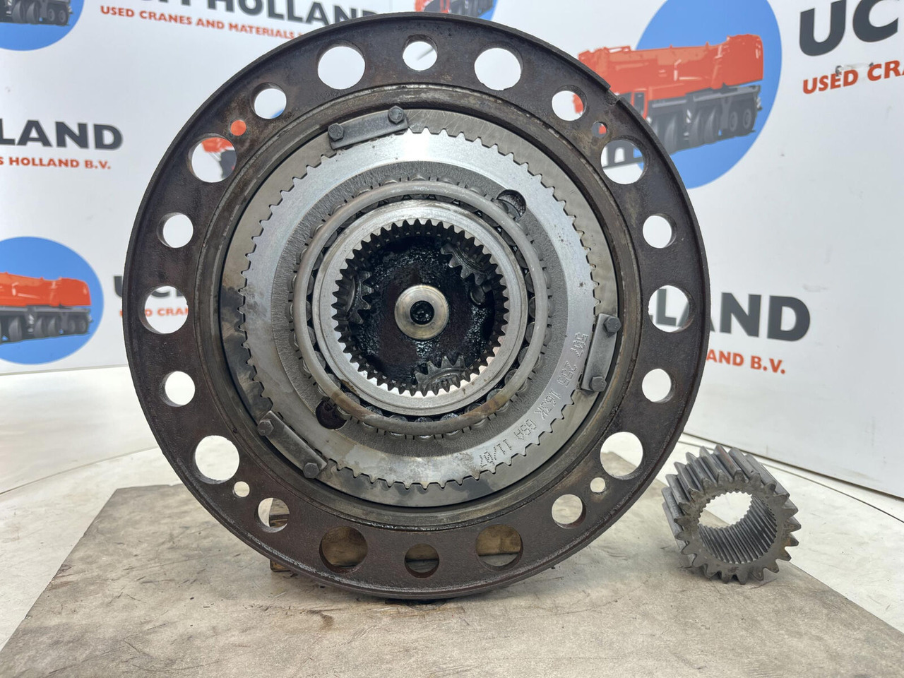 Liebherr LTM 1055-3.2 planetary gear 21-21-63-40-3pl-127H-46 - Final drive for Mobile crane: picture 5 Liebherr LTM 1055-3.2 planetary gear 21-21-63-40-3pl-127H-46 - Final drive for Mobile crane: picture 5