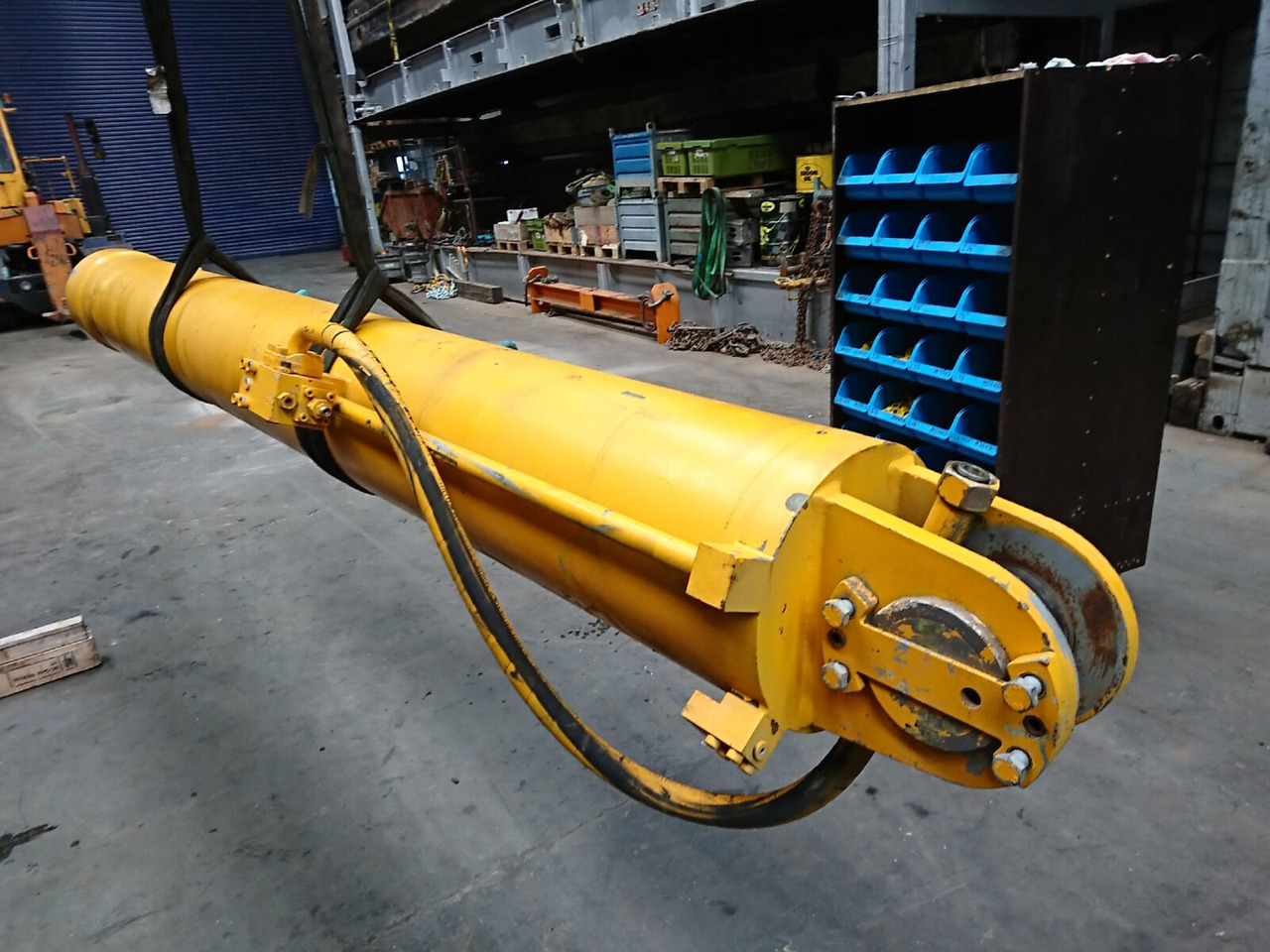 Liebherr LTM 1060-2 boom cylinder - Hydraulic cylinder for Mobile crane: picture 1 Liebherr LTM 1060-2 boom cylinder - Hydraulic cylinder for Mobile crane: picture 1