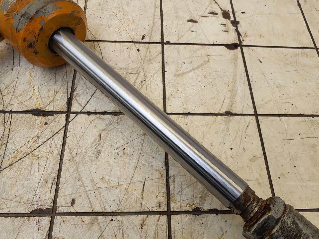 Liebherr LTM 1080-1 cabin tilt cylinder - Hydraulic cylinder for Mobile crane: picture 3 Liebherr LTM 1080-1 cabin tilt cylinder - Hydraulic cylinder for Mobile crane: picture 3