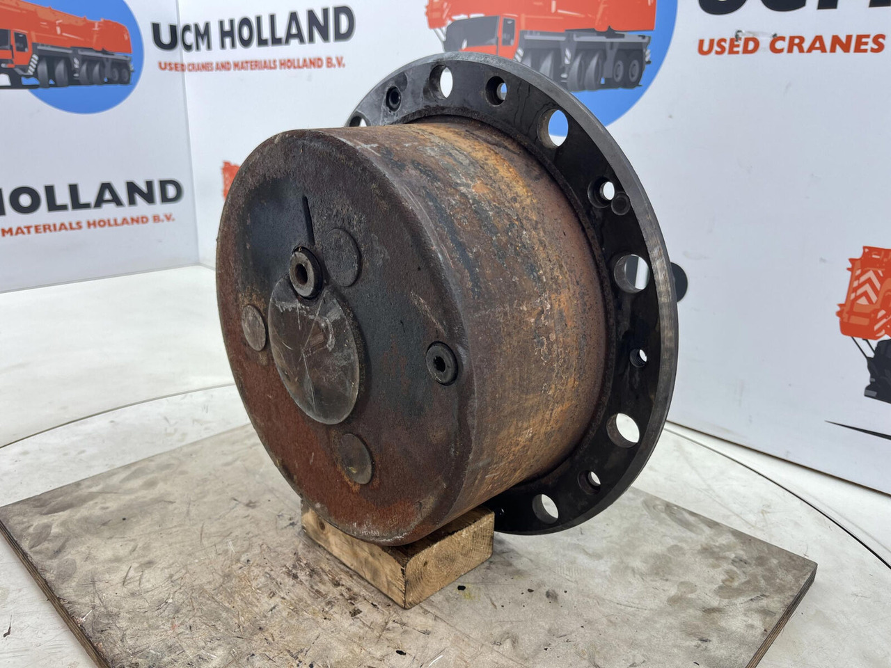 Liebherr LTM 1080 planetary gear 22-25-74-40-3pl-H135-46 - Final drive for Crane: picture 2 Liebherr LTM 1080 planetary gear 22-25-74-40-3pl-H135-46 - Final drive for Crane: picture 2