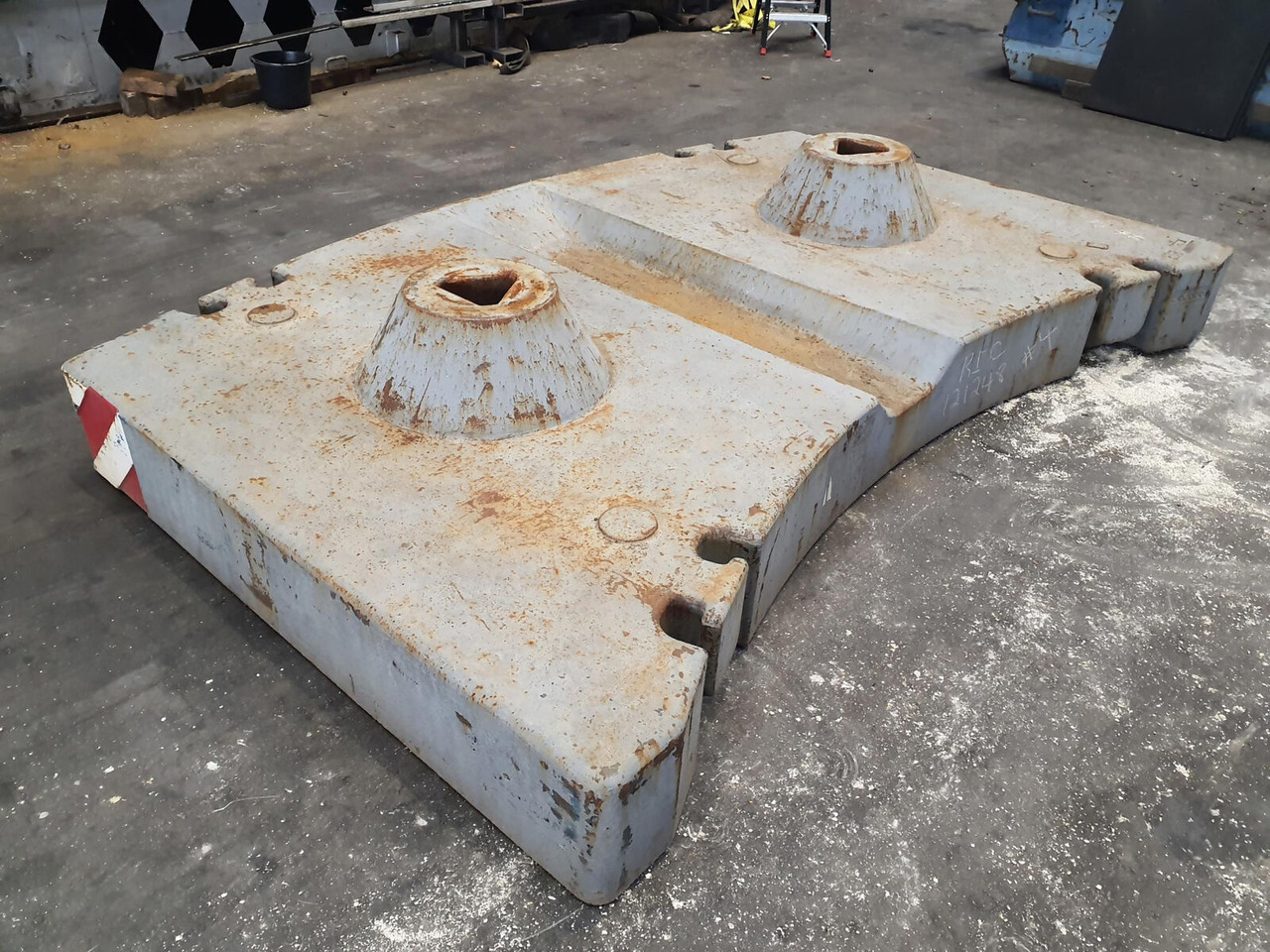 Liebherr LTM 1160-2 counterweight 11t - Counterweight for Mobile crane: picture 1 Liebherr LTM 1160-2 counterweight 11t - Counterweight for Mobile crane: picture 1