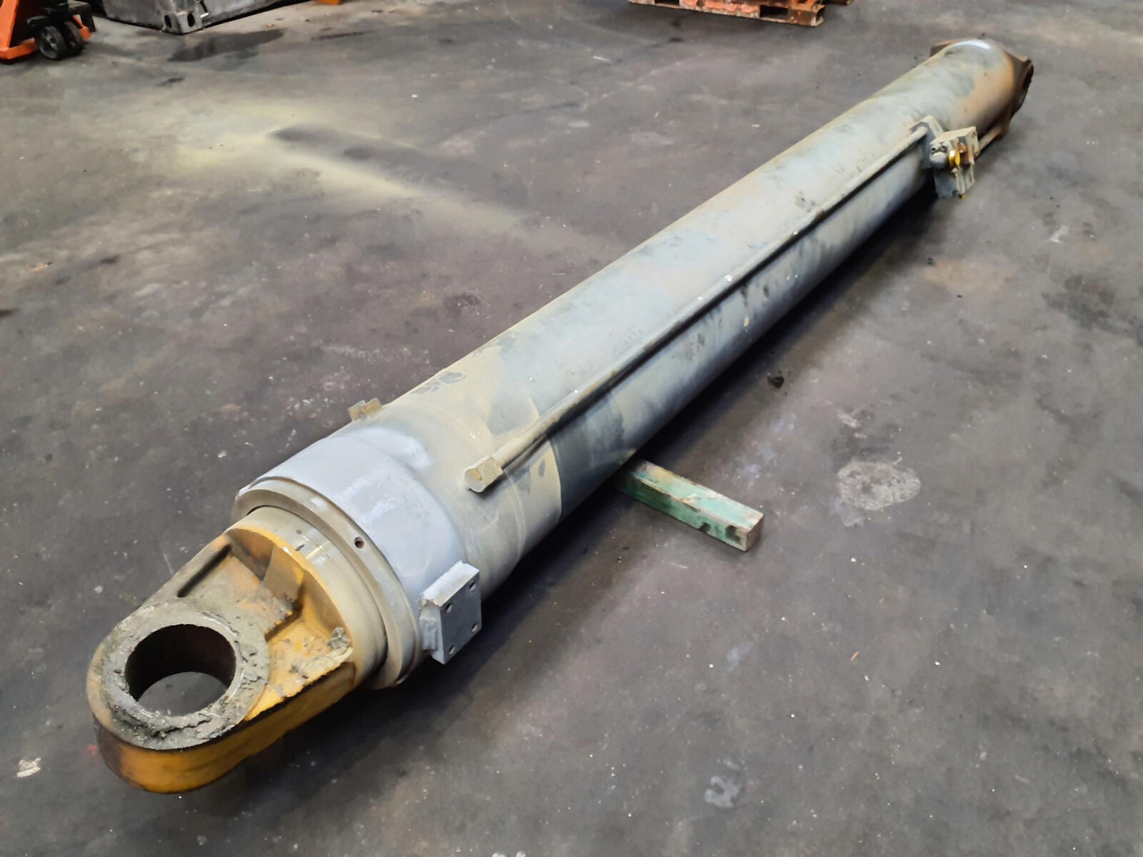 Liebherr LTM 1160-2 luffing cylinder - Hydraulic cylinder for Mobile crane: picture 1 Liebherr LTM 1160-2 luffing cylinder - Hydraulic cylinder for Mobile crane: picture 1