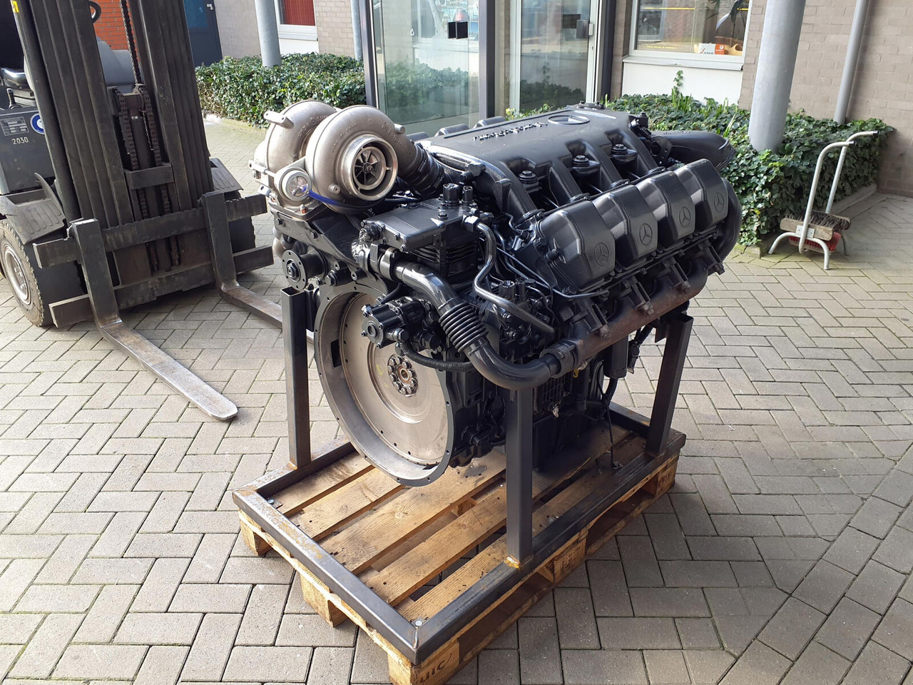 Mercedes-Benz GMK 6400 engine OM502LA - Engine for Mobile crane: picture 3 Mercedes-Benz GMK 6400 engine OM502LA - Engine for Mobile crane: picture 3