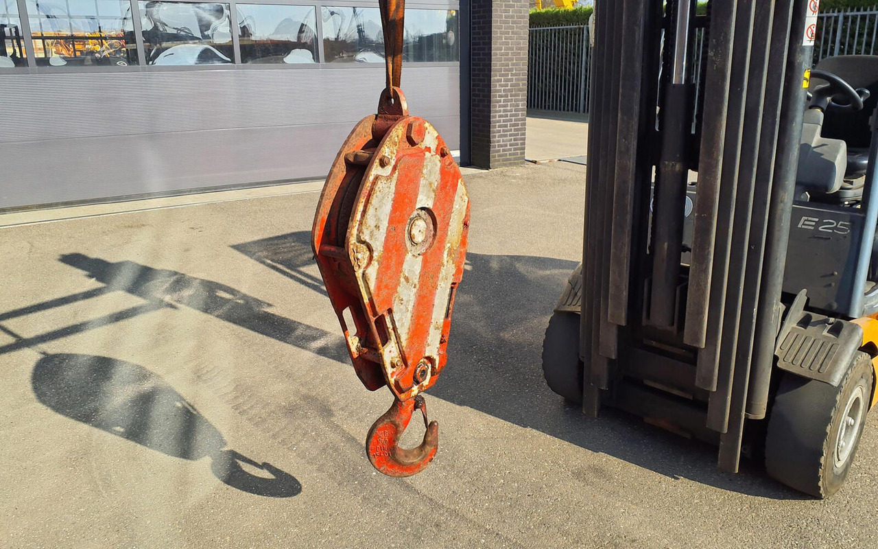 Hookblock 12 mm 1 sheave 12 ton - Spare parts for Mobile crane: picture 4 Hookblock 12 mm 1 sheave 12 ton - Spare parts for Mobile crane: picture 4