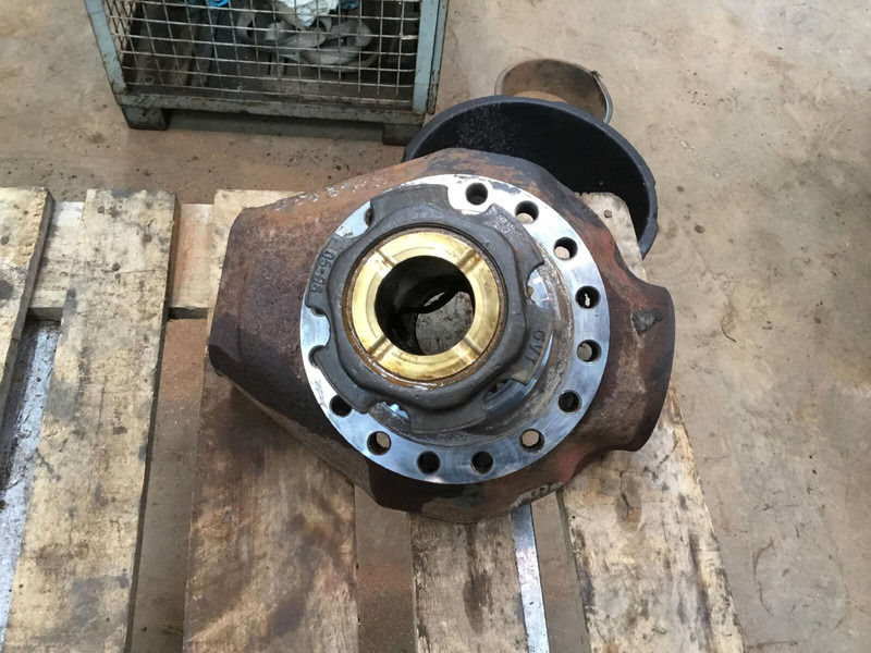 Terex AC 205 axle 4 left steering knuckle 16 holes - Steering knuckle for Crane: picture 4 Terex AC 205 axle 4 left steering knuckle 16 holes - Steering knuckle for Crane: picture 4