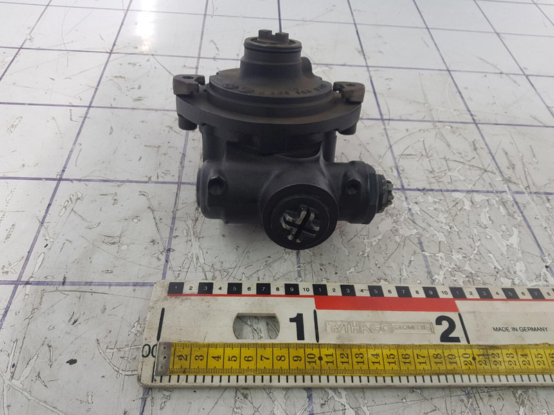 ZF ZF steering pump - Steering pump for Crane: picture 1 ZF ZF steering pump - Steering pump for Crane: picture 1