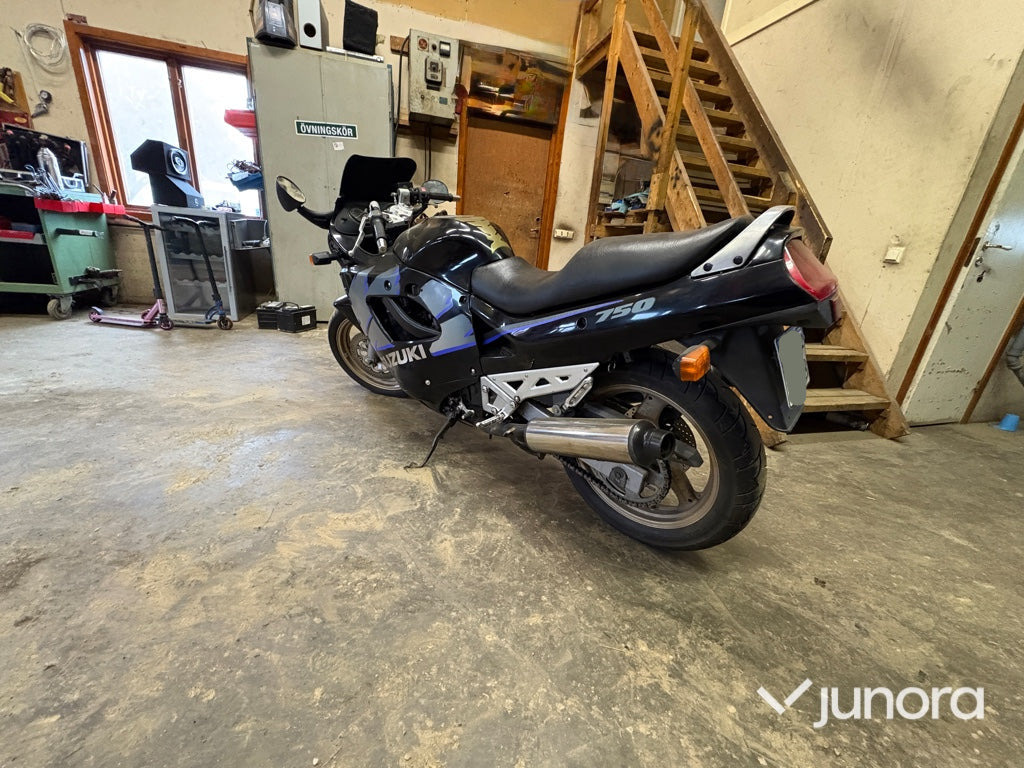 Motorcykel - Suzuki, GSX 750 F - Motorcycle: picture 4 Motorcykel - Suzuki, GSX 750 F - Motorcycle: picture 4