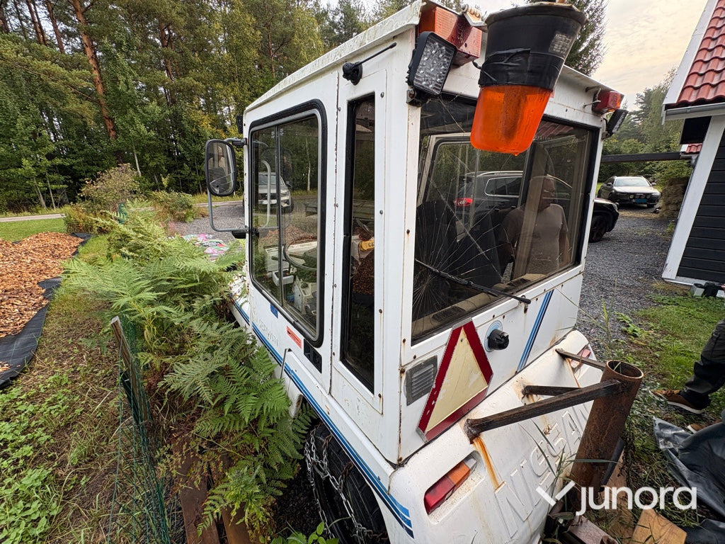 Plogbil - Bagagetruck - Baggage tractor: picture 2 Plogbil - Bagagetruck - Baggage tractor: picture 2