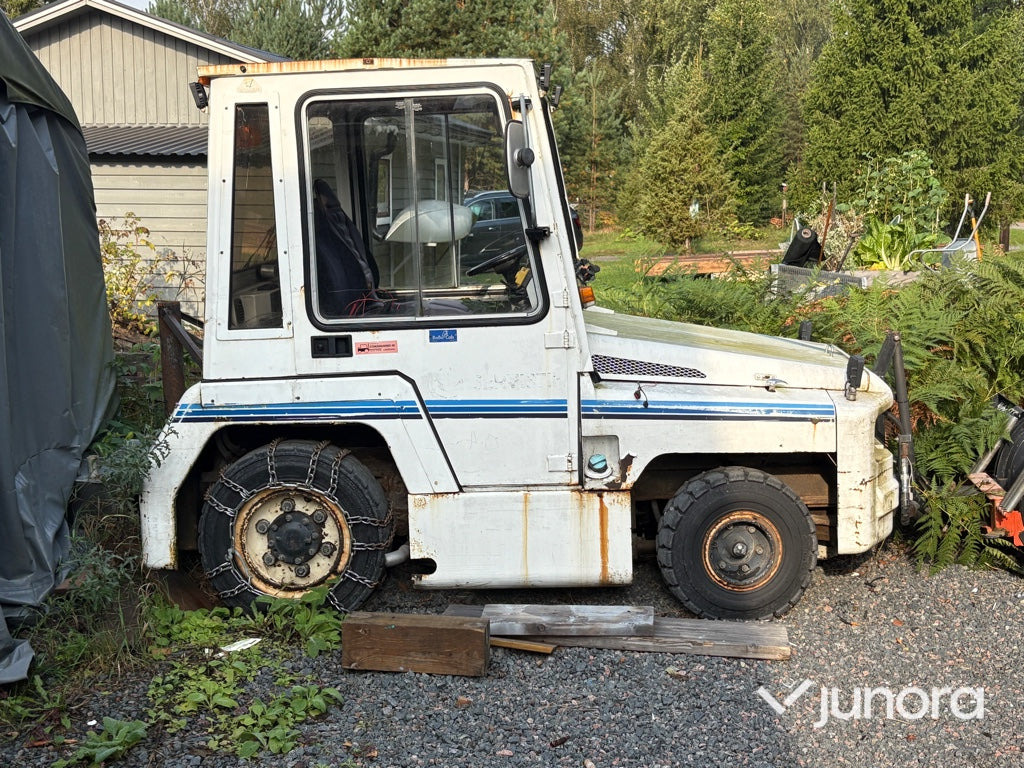 Plogbil - Bagagetruck - Baggage tractor: picture 1 Plogbil - Bagagetruck - Baggage tractor: picture 1