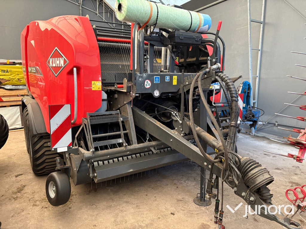 Rundbalspress & Inplastare - Kuhn FBP 3135 Intelliwrap - Round baler, Bale wrapper: picture 1 Rundbalspress & Inplastare - Kuhn FBP 3135 Intelliwrap - Round baler, Bale wrapper: picture 1