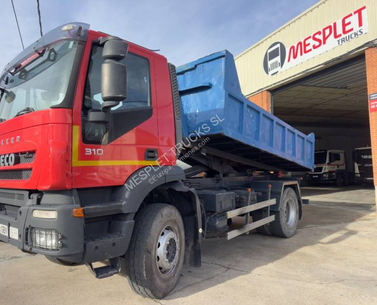 Iveco Trakker 310 - Hook lift truck: picture 1 Iveco Trakker 310 - Hook lift truck: picture 1