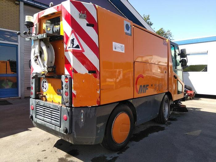 Aebi MFH2500 - Road sweeper: picture 2 Aebi MFH2500 - Road sweeper: picture 2