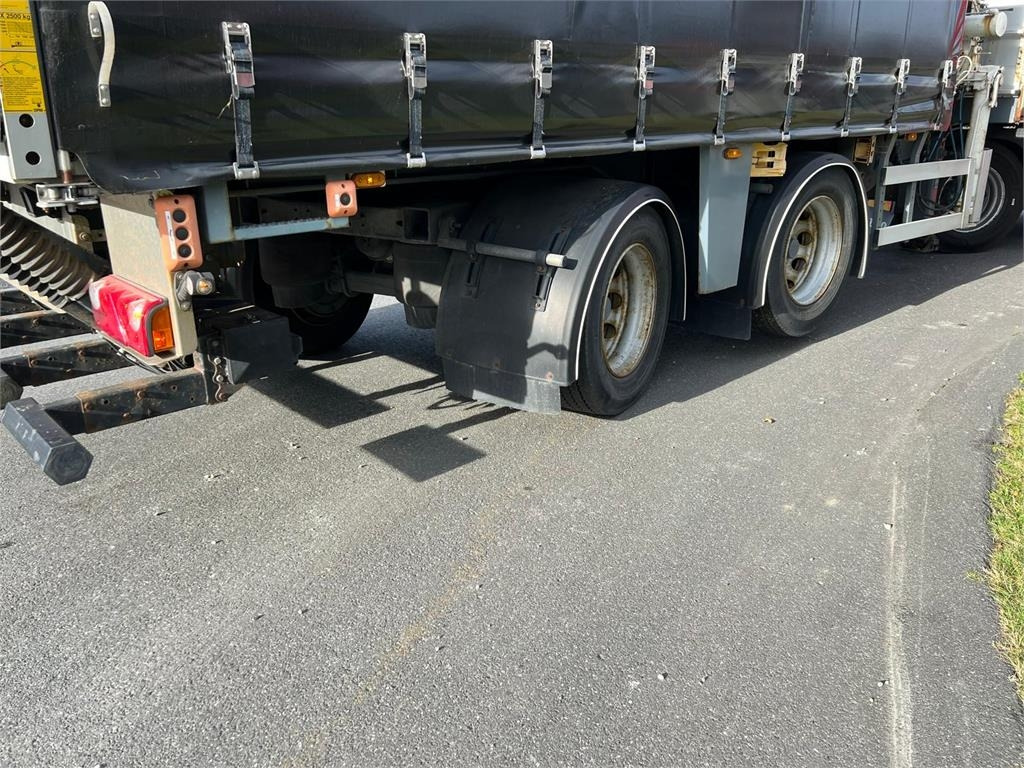 HRD 10,2 mtr Multi city HMF 1823K3 kran - lift - Dropside/ Flatbed semi-trailer: picture 3 HRD 10,2 mtr Multi city HMF 1823K3 kran - lift - Dropside/ Flatbed semi-trailer: picture 3