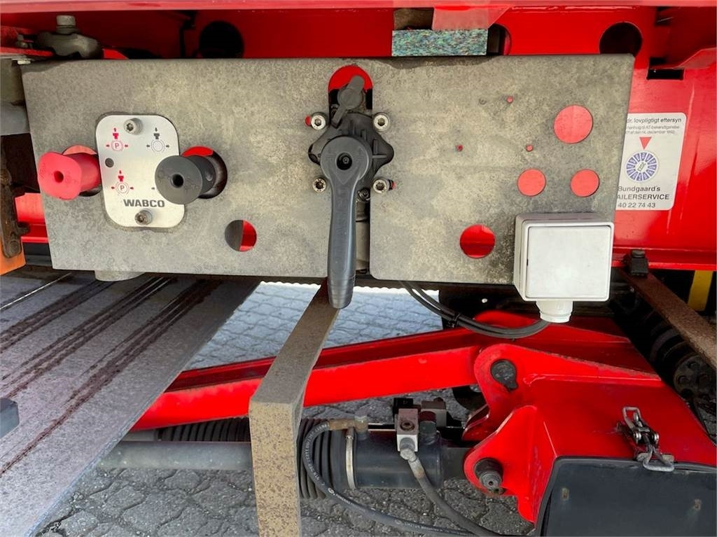 Closed box semi-trailer Kel-Berg 3-aks med folde-slædelift: picture 16