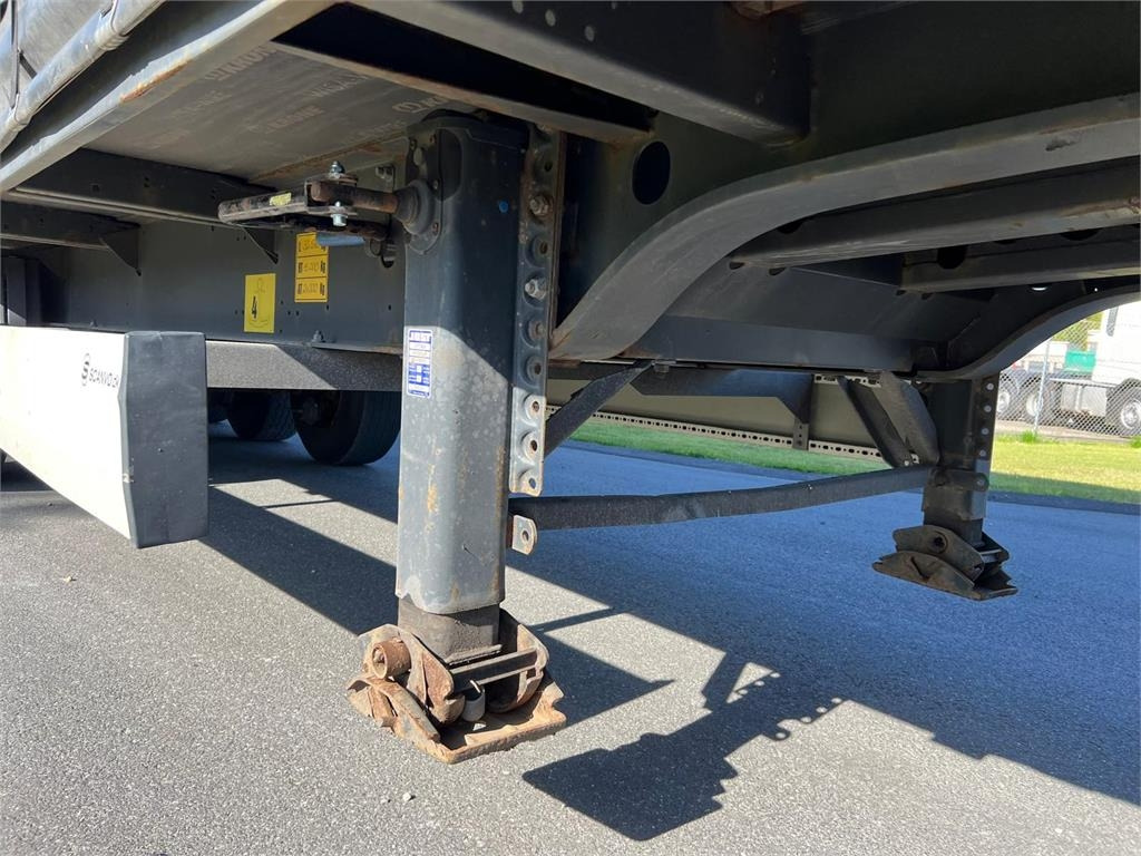 Krone 13,6 mtr - Curtainsider semi-trailer: picture 3 Krone 13,6 mtr - Curtainsider semi-trailer: picture 3